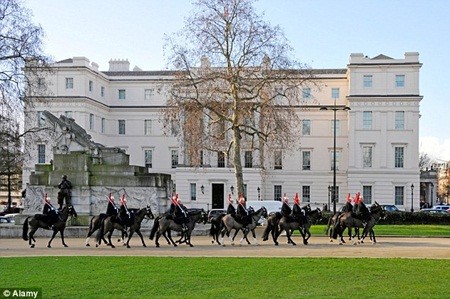Tỷ phú Trung Đông vung tiền thuê nhà ở Anh ảnh 4